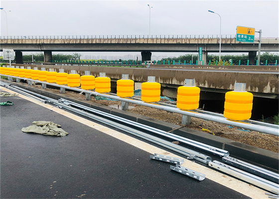 Hot Dipped Galvanized Rolling Guardrail Barrier With 3mm Post Bolting Installation Method