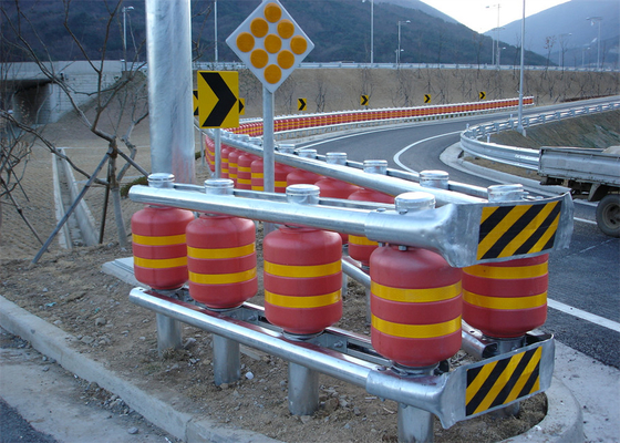 Rolling Guardrail Barrier 2.5m Post Spacing 1.2m Height 2.5mm Panel Thickness