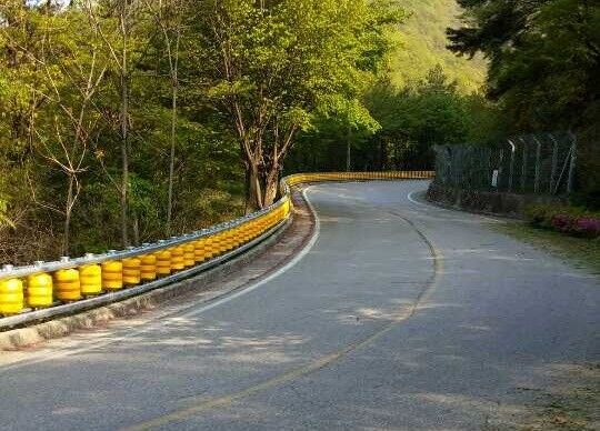 Good price 10-15 Days Production Time Safety Roller Barrier Customed Safety Barrier Protecting Personnel And Equipment From Collisions online