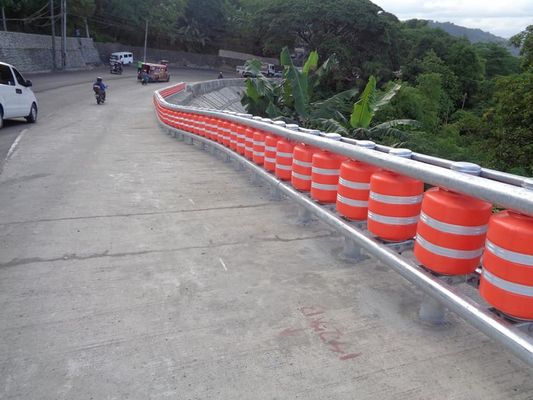 Buy Hot Dipped Galvanized Guardrail Rolling Barrier International Level 4 Certified for Road Protection and Traffic Control online manufacture