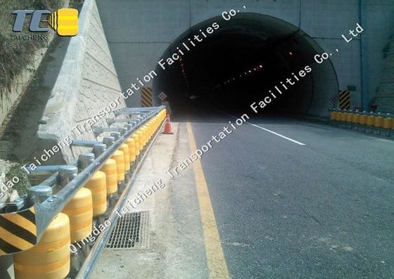 Buy Yellow Road Highway Median Barriers Safety 10KM online manufacture