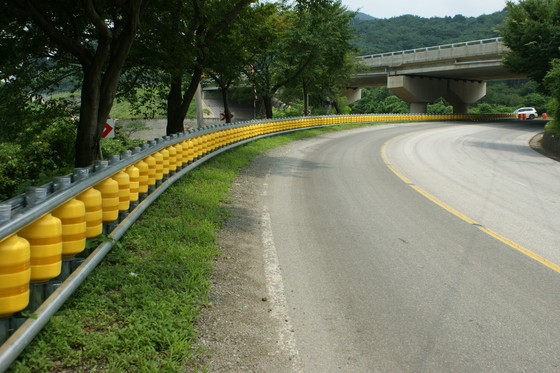 Good price 4 Meters Length Guardrail Roll Forming Machine with Diameter 245/350 Mm Roller Size Advanced Technology online